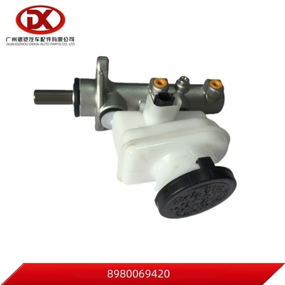 Le moteur de freinage, le cylindre principal, le pick-up Isuzu D-Max